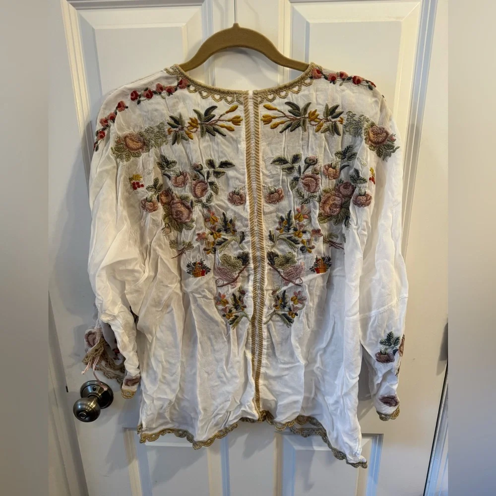 NWT! Johnny Was White Floral Embroidered “Lantana Blouse” - Picture 2 of 8